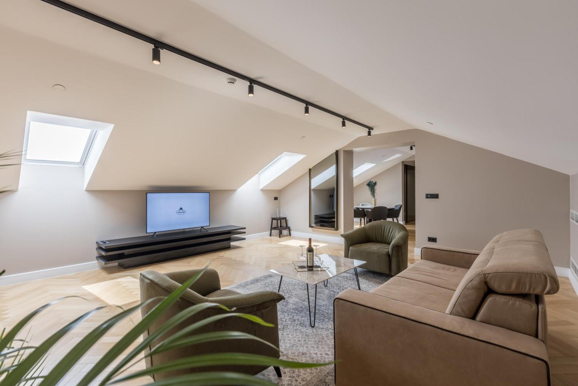 Cornaro Hotel Split Exterior photo Track lighting