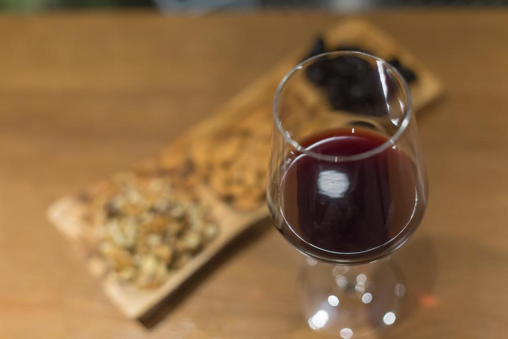 Cornaro Hotel Split Exterior photo A glass of port wine
