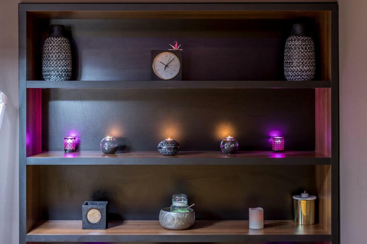 Cornaro Hotel Split Exterior photo A shelf with a variety of candles